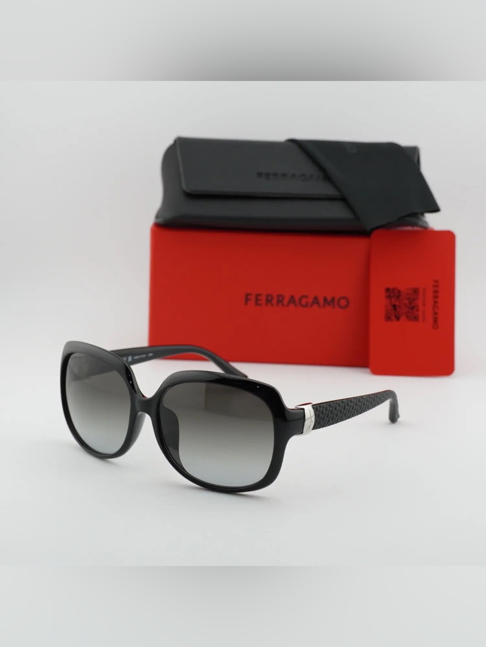 New Salvatore Ferragamo Sunglasses SF739SA 001 Black / Grey Gradient NWT - Picture 3 of 4